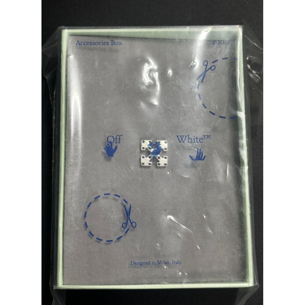 Off-White NIB Unisex Arrow Stud Mini Play Earring Silver No Color Single